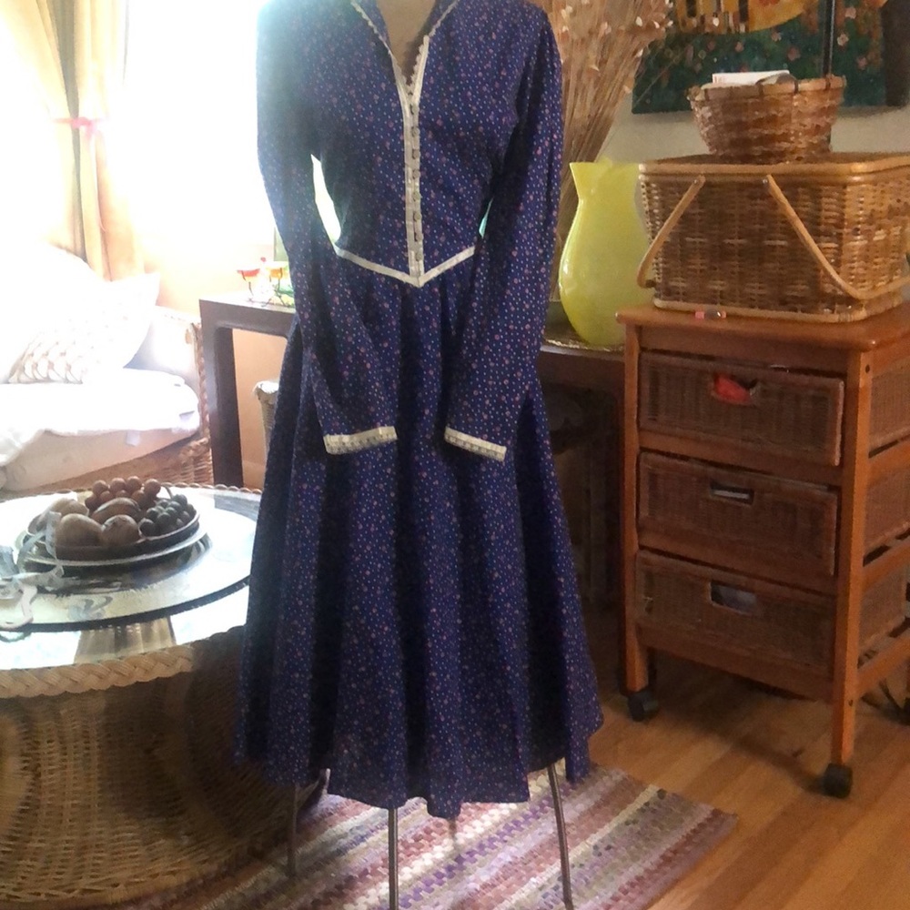 *Vintage 1970’s - featured in recent Poshmark ad- authentic Gunne Sax midi dress - Picture 4 of 16
